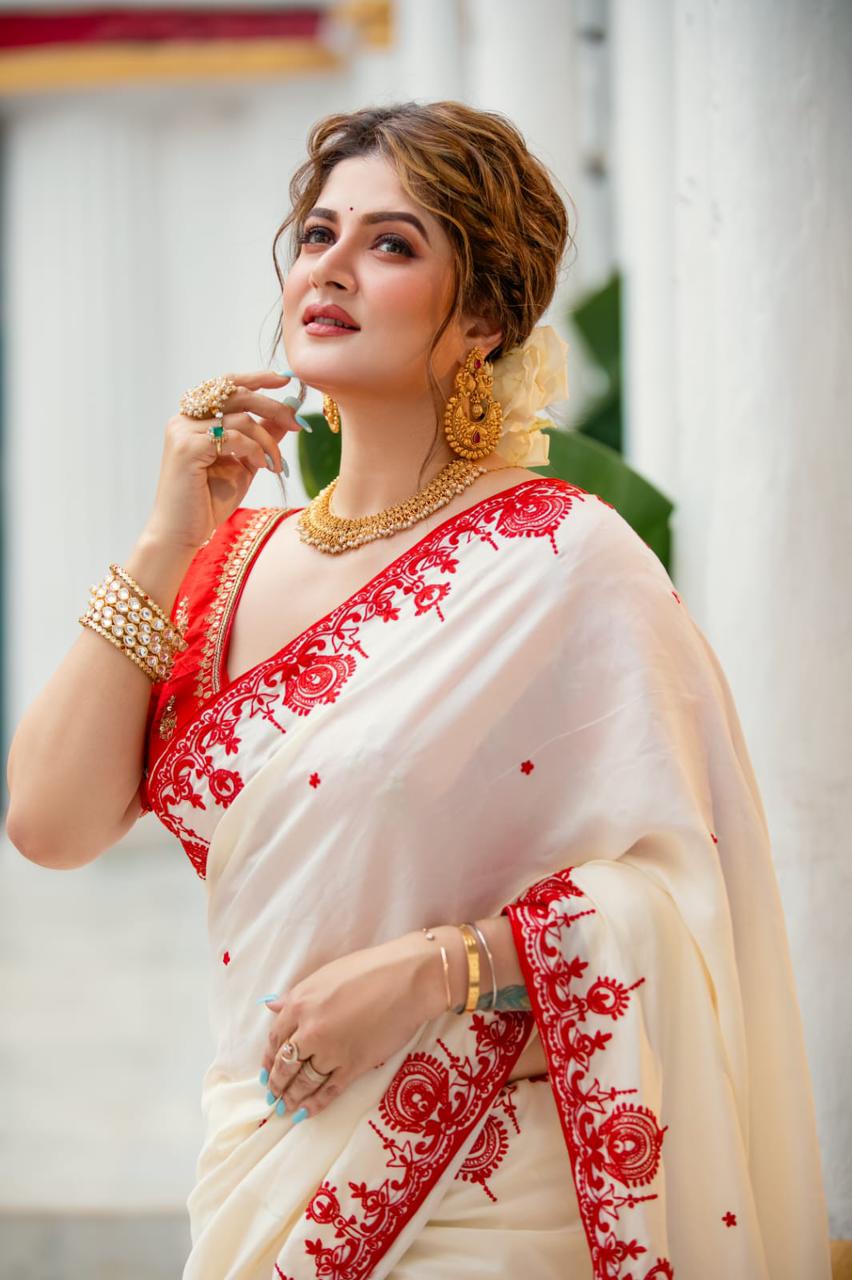 Srabanti Chatterjee Turns Presenter with Bengali Film Daanter Lorai