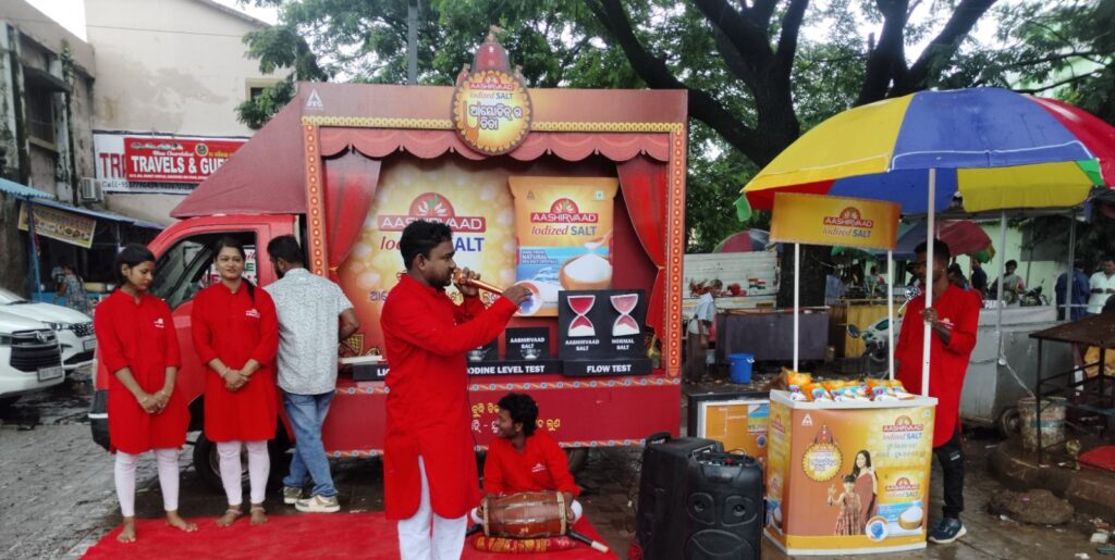 Aashirvaad Salt’s ‘Iodine Ka Tilak’ Campaign Rolls Out with Patha Nataka During Rath Yatra Aashirvaad Salt’s ‘Iodine Ka Tilak’ Campaign Rolls Out with Patha Nataka During Rath Yatra