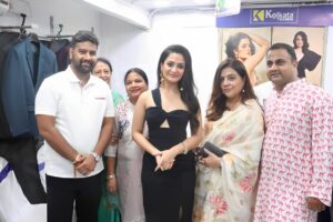 Kolkata Trends Launches First Kolkata Outlet at Dharmatala, Inaugurated by Tollywood Diva Parijat Choudhury