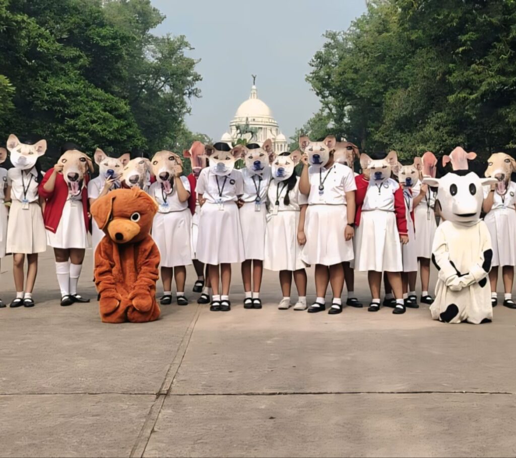 Schoolchildren Lead PETA India Demonstration Against Supreme Court Order on Community Animal Roundup