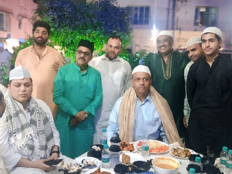 Headline:Mayor Firhad Hakim and MP Nadeem-ul-Haq Attend Grand Iftar Hosted by the Family of Late Shaukat Ali Ahmed in KolkataShort headline