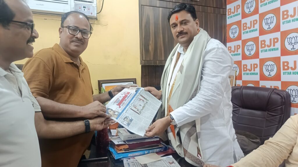 State Minister Umesh Rai Felicitates Urdu Daily Taasir; Commends Its Contribution to Urdu Journalism